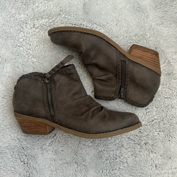 Grey Ankle Boots - Picture 1 of 1
